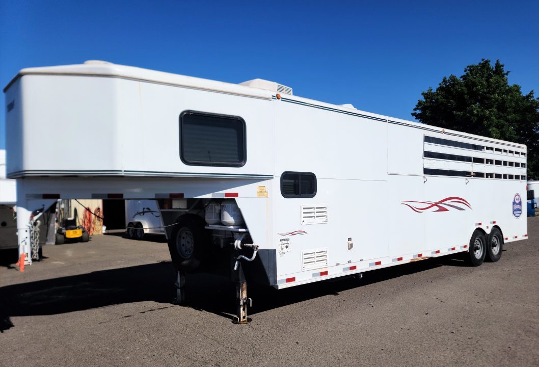 Used 2007 Titan Classic Stock 8ft LQ w/ Wench for a Carriage 2 Horse Trailer + stock box