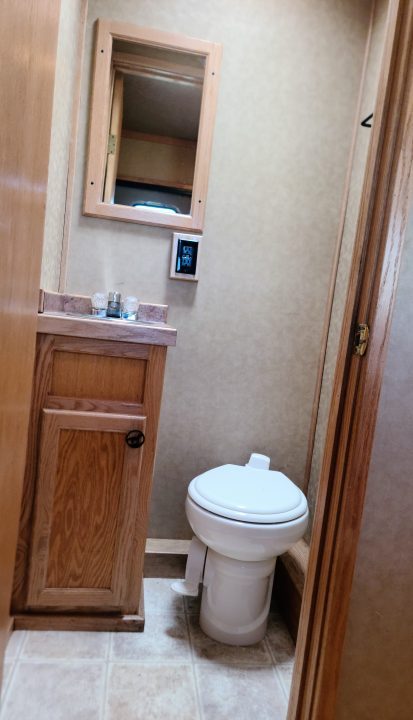 Used 2007 Titan Classic Stock 8ft LQ w/ Wench for a Carriage 2 Horse Trailer + stock box