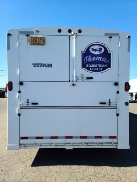 Used 2007 Titan Classic Stock 8ft LQ w/ Wench for a Carriage 2 Horse Trailer + stock box