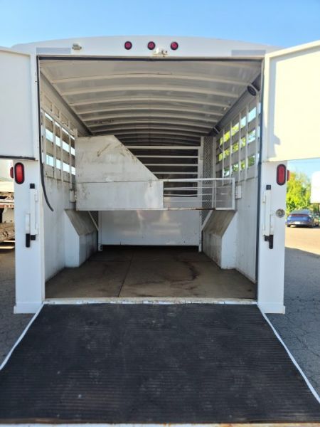 Used 2007 Titan Classic Stock 8ft LQ w/ Wench for a Carriage 2 Horse Trailer + stock box