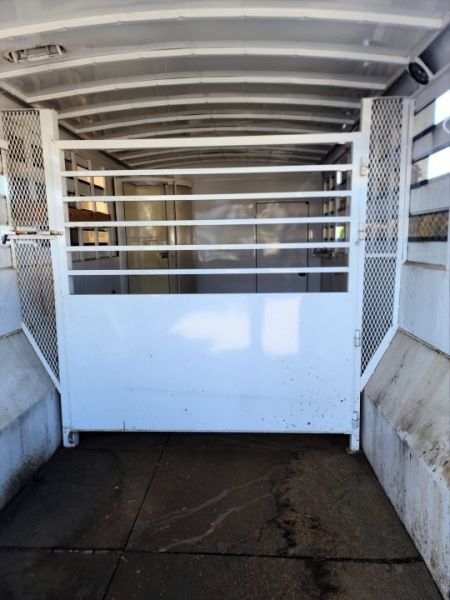 Used 2007 Titan Classic Stock 8ft LQ w/ Wench for a Carriage 2 Horse Trailer + stock box