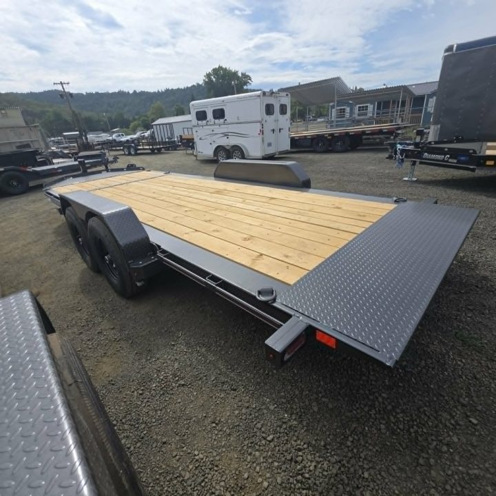 New SALE! 2026 Diamond C Trailers HDT207 82X20 Equipment Trailer 15500 GVWR CARBON METALLIC GRAY