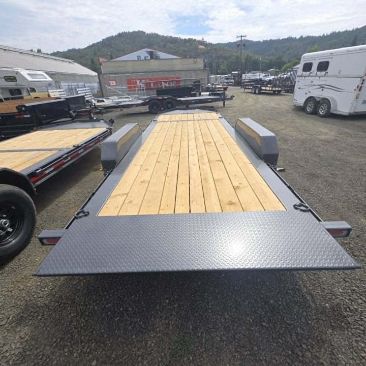 New SALE! 2026 Diamond C Trailers HDT207 82X20 Equipment Trailer 15500 GVWR CARBON METALLIC GRAY