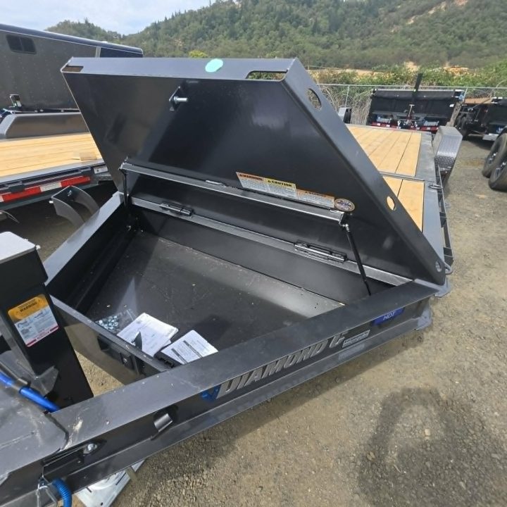 New SALE! 2026 Diamond C Trailers HDT207 82X22 Equipment Trailer 15500 GVWR CARBON METALLIC GRAY