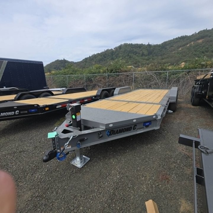 New SALE! 15500 GVWR EQUIPMENT 2026 Diamond C Trailers HDT207 82X20 SPLIT-TILT TRAILER CEMENT GRAY