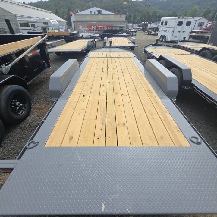 New SALE! 15500 GVWR EQUIPMENT 2026 Diamond C Trailers HDT207 82X20 SPLIT-TILT TRAILER CEMENT GRAY