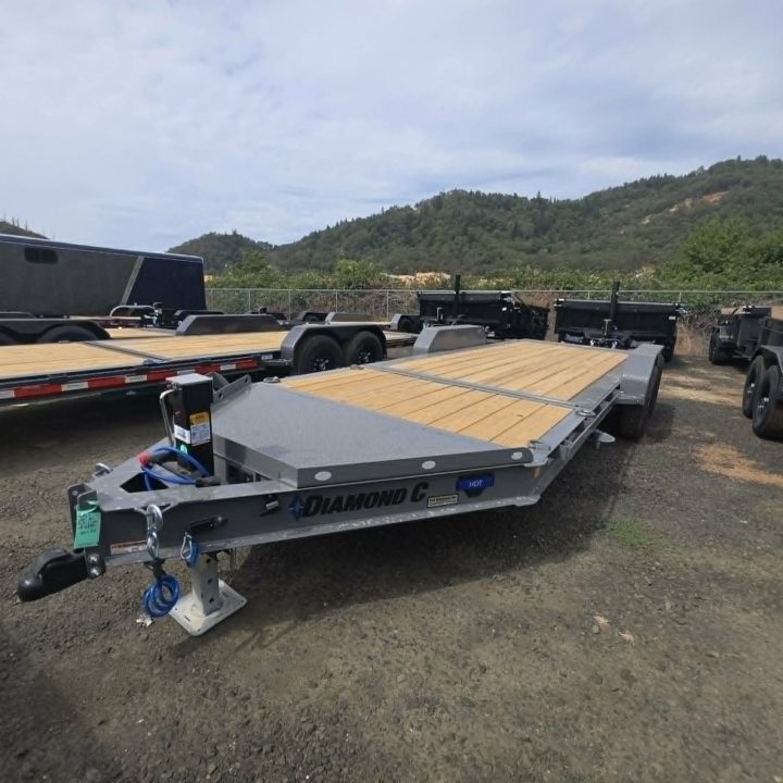New SALE! EQUIPMENT 2026 Diamond C Trailers HDT207 82X20 15500 GVWR SPLIT-TILT TRAILER CEMENT GRAY