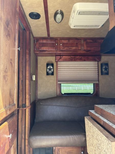 Used 2009 Cherokee 4H LQ Horse Trailer
