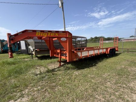 Used 2019 Big Tex Trailers 14K 24 Gooseneck Pipe-top Flatbed Trailer