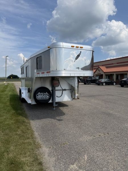 Used 2004 Featherlite Trailers 2H GN Weekender Horse Trailer