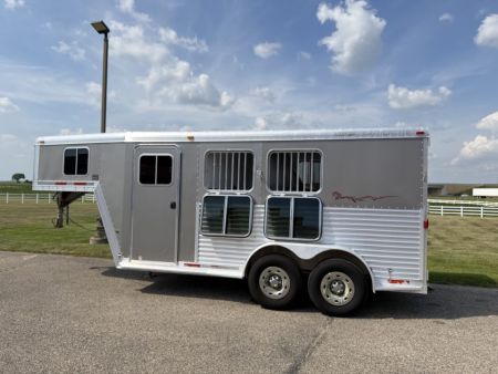 Used 2004 Featherlite Trailers 2H GN Weekender Horse Trailer