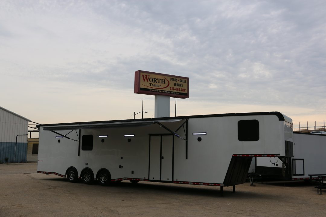 New 2026 Cargo Mate 8.5 X 44 ELIMINATOR SS RACE TRAILER W/ BATH, BED AND MUCH MORE