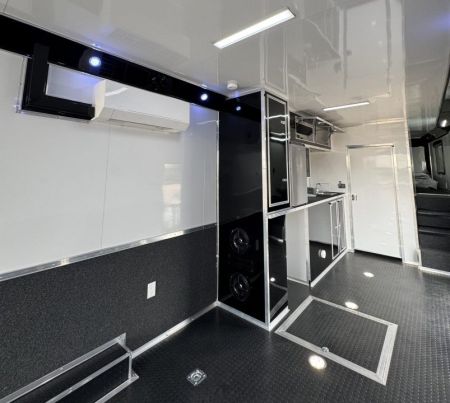 New 2026 Cargo Mate 8.5 X 44 ELIMINATOR SS RACE TRAILER W/ BATH, BED AND MUCH MORE