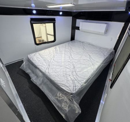 New 2026 Cargo Mate 8.5 X 44 ELIMINATOR SS RACE TRAILER W/ BATH, BED AND MUCH MORE