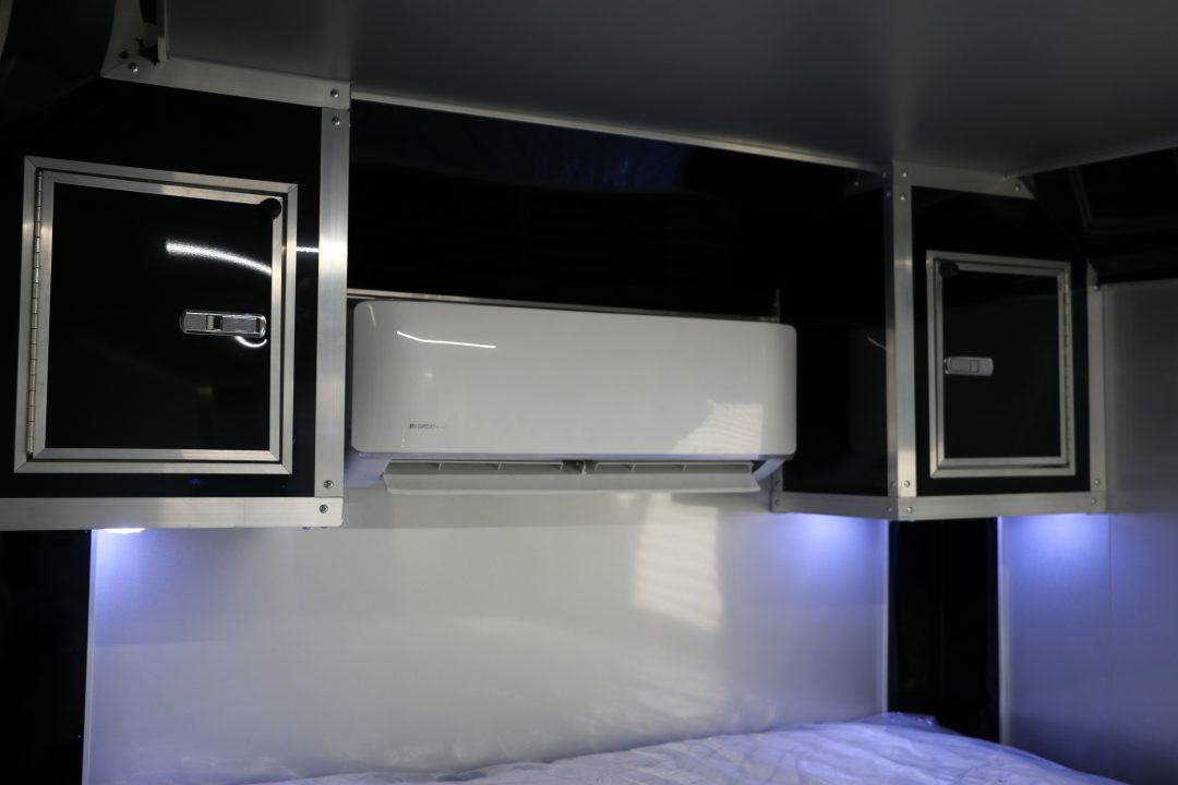 New 2025 Cargo Mate 8.5'X44' GOOSENECK RACECAR TRAILER