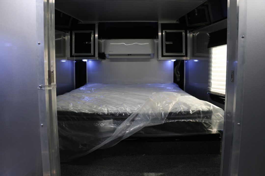 New 2025 Cargo Mate 8.5'X44' GOOSENECK RACECAR TRAILER