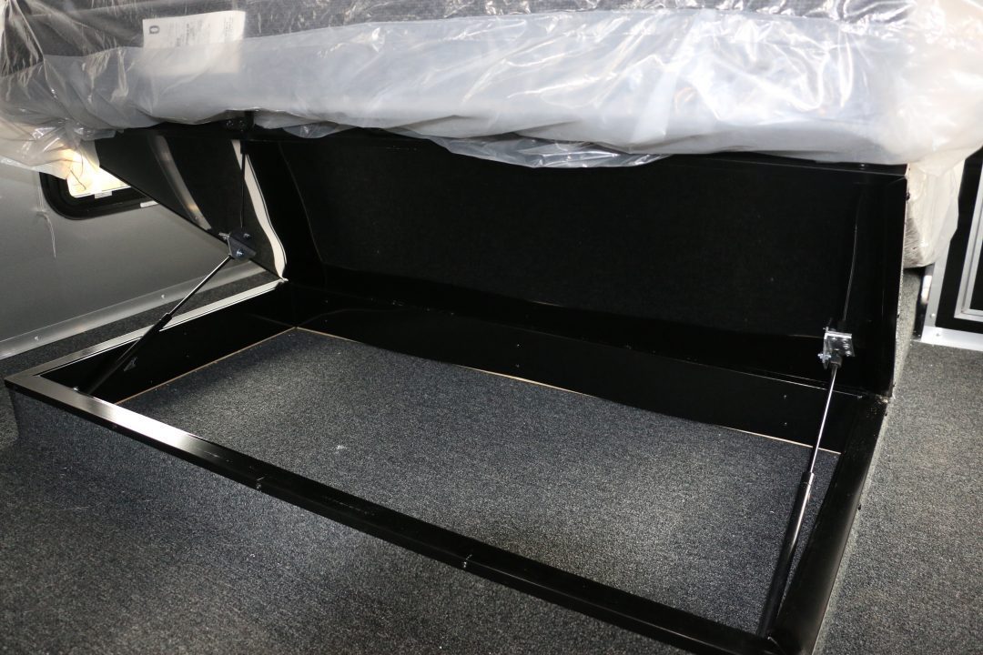 New 2026 Cargo Mate 8.5x52' ELIMINATOR SS WITH LIVING QUARTERS, MINI SPLIT, KITCHEN, AWNING, AND MORE!!!