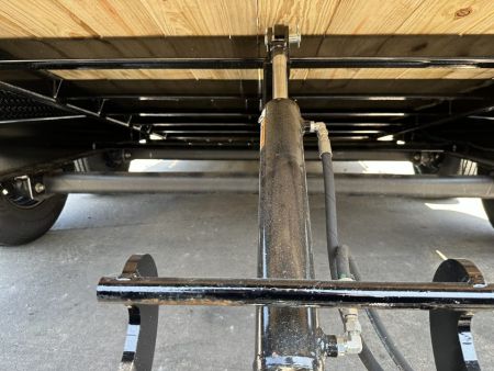 New PJ Trailers 22' Hydraulic Dampening Tilt (TY)