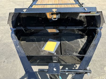 New PJ Trailers 22' Hydraulic Dampening Tilt (TY)