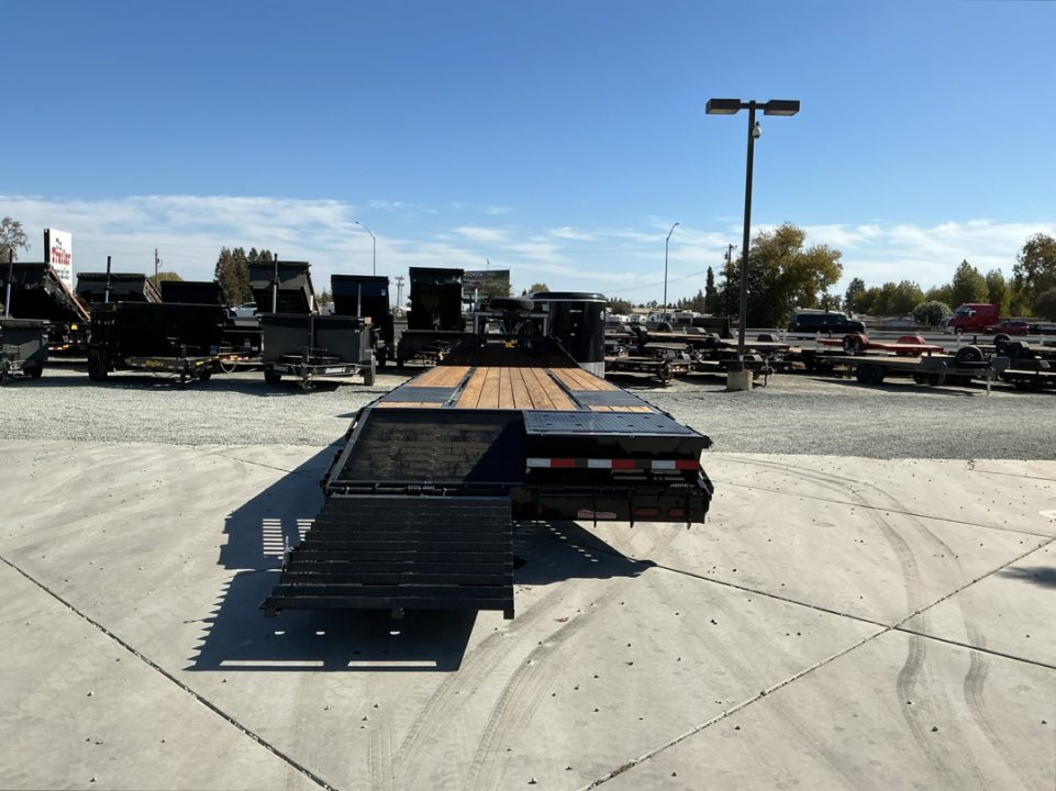 New 2027 Big Tex Trailers 25GN-30D5A-MR 8.5FT X 30FT 25.9K GVW TA-D Equipment Trailer