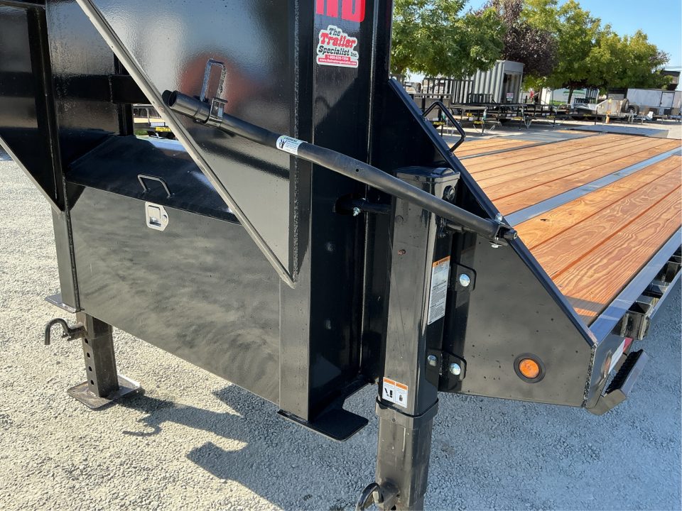 New 2027 Big Tex Trailers 25GN-30D5A-MR 8.5FT X 30FT 25.9K GVW TA-D Equipment Trailer
