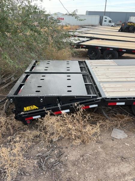 New 2026 Big Tex Trailers 28+5 TANDEM DUAL WHEEL GOOSENECK TRAILER 23.9K W/MEGA RAMPS