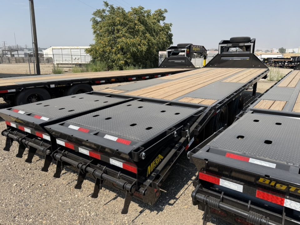 New 2025 Big Tex Trailers 20+5 HEAVY DUTY TANDEM DUAL WHEEL GOOSENECK TRAILER 25.9K W/MEGA RAMPS