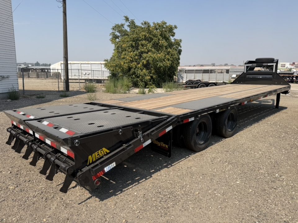 New 2026 Big Tex Trailers 25+5 HEAVY DUTY TANDEM DUAL WHEEL GOOSENECK TRAILER 25.9K W/MEGA RAMPS