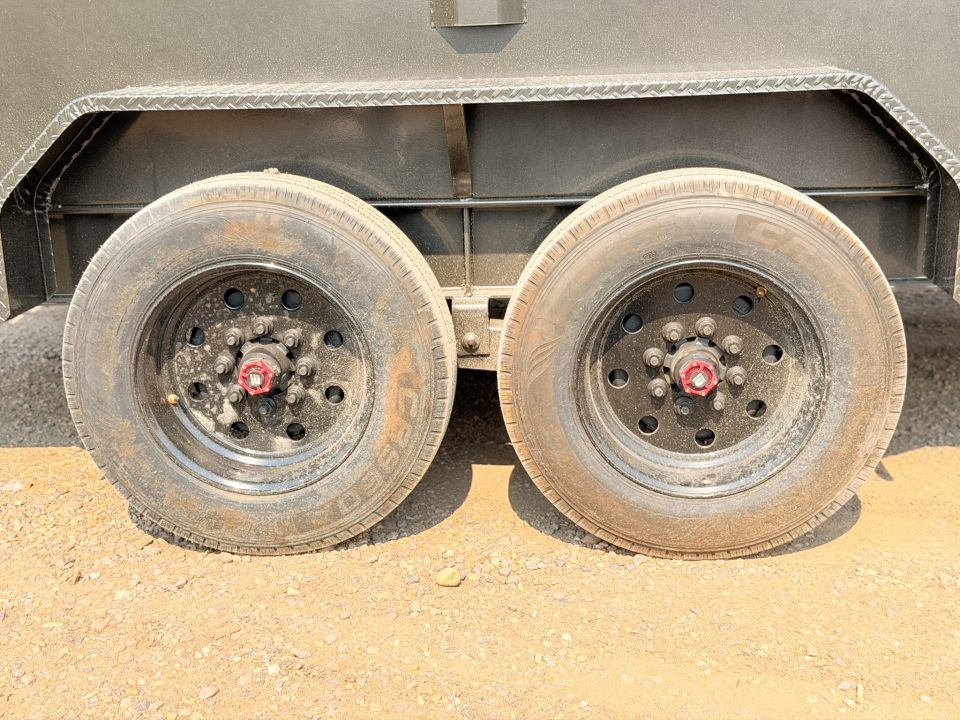 New 2027 MAXX-D 7-16 Telescopic Gooseneck Dump W/ 18 PLY TIre Upgrade 8K Axles