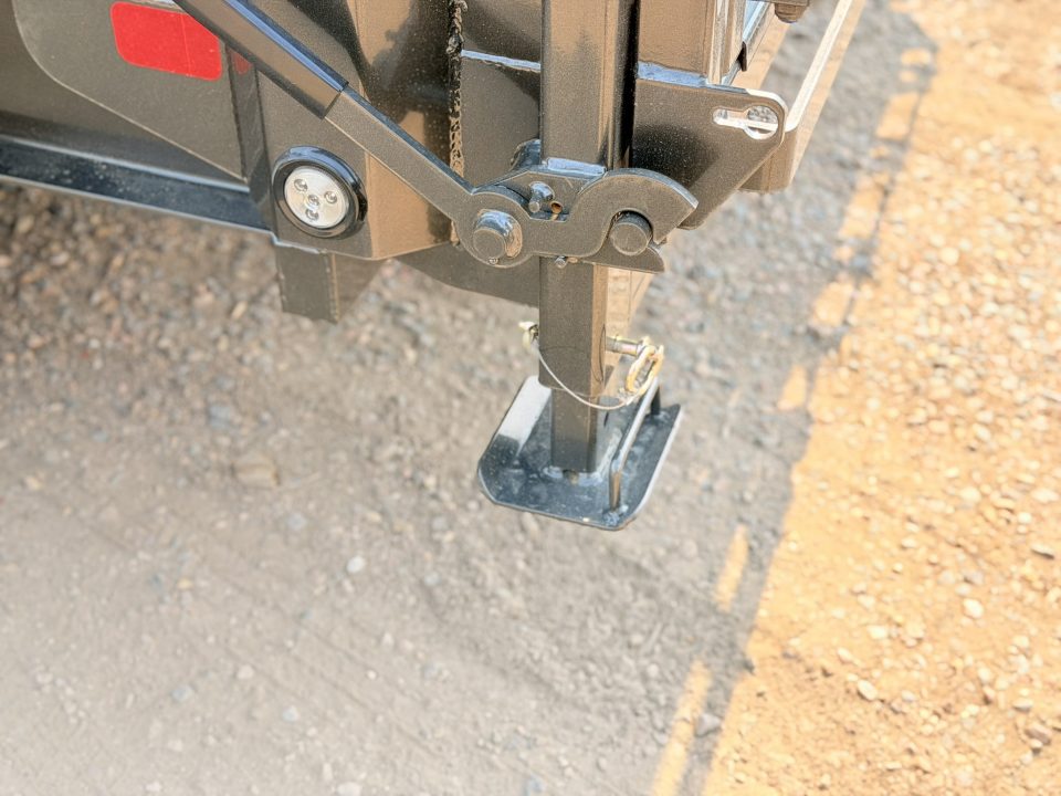 New 2027 MAXX-D 7-16 Telescopic Gooseneck Dump W/ 18 PLY TIre Upgrade 8K Axles