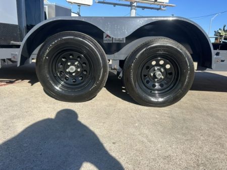 New 2027 Iron Bull ECB 83"X18' Car Hauler