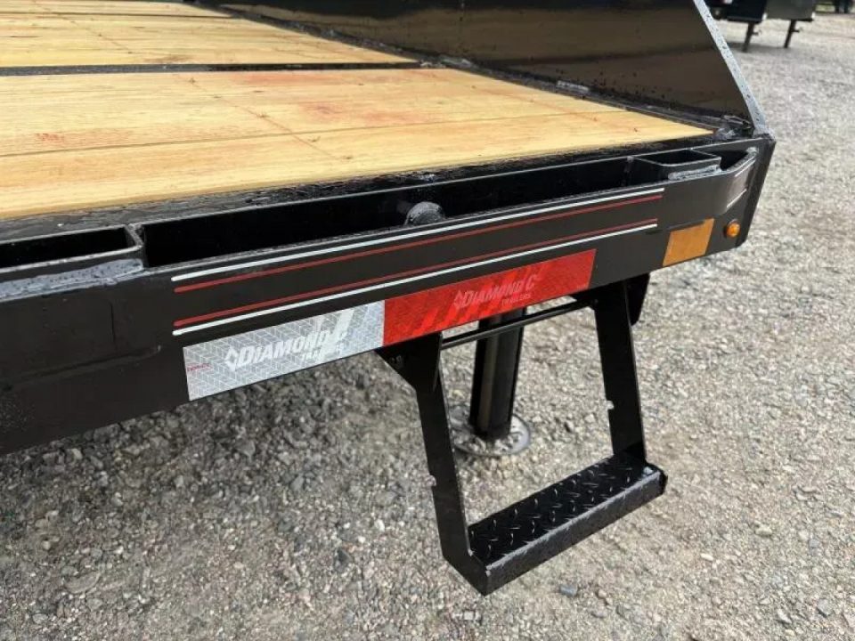 New 2027 35' Diamond C FMAX212 Gooseneck Trailer - Hyd Dove