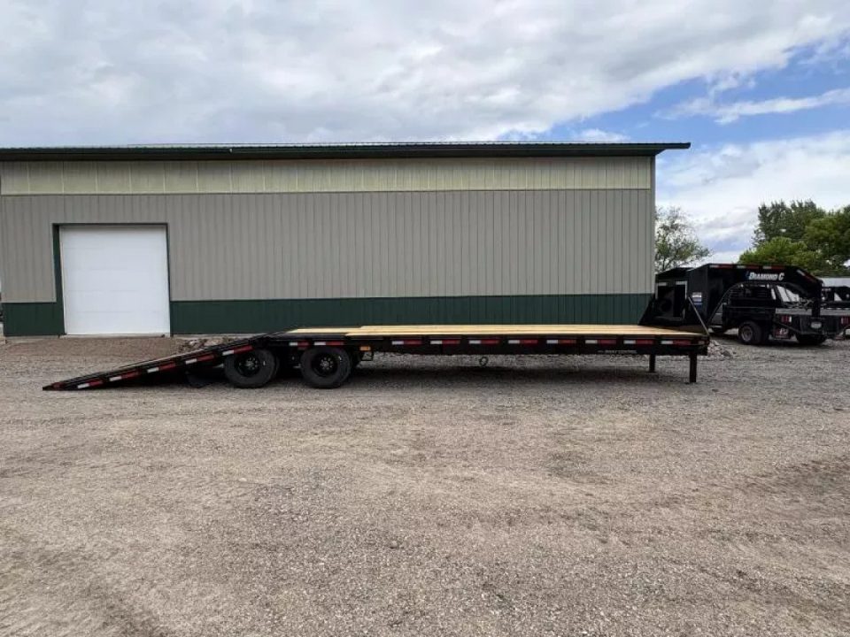New 2027 35' Diamond C FMAX212 Gooseneck Trailer - Hyd Dove