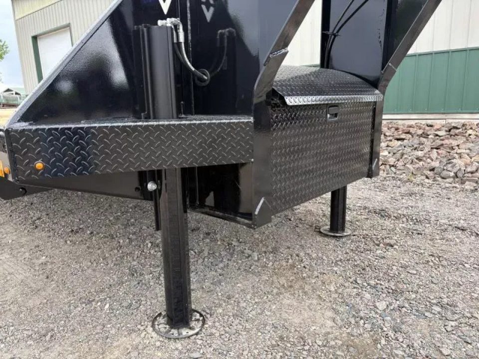 New 2027 35' Diamond C FMAX212 Gooseneck Trailer - Hyd Dove
