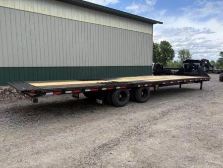 New 2027 35' Diamond C FMAX212 Gooseneck Trailer - Hyd Dove