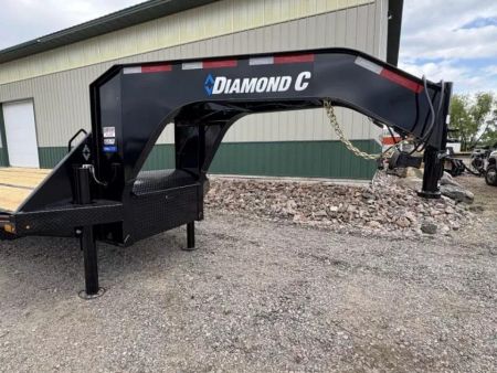 New 2027 35' Diamond C FMAX212 Gooseneck Trailer - Hyd Dove