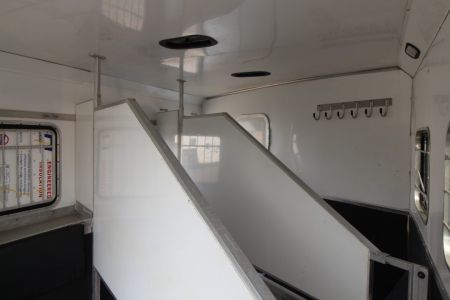 Used 2003 Kiefer Manufacturing Genesis X-E103 8310 Horse Trailer