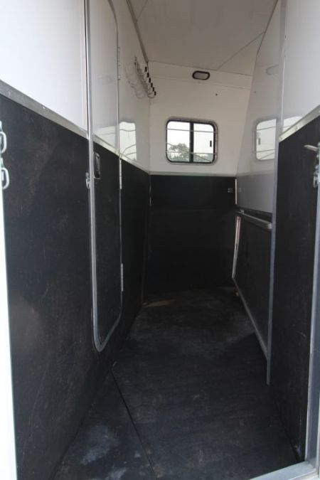 Used 2003 Kiefer Manufacturing Genesis X-E103 8310 Horse Trailer