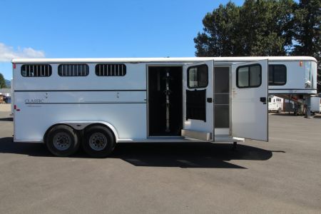 Used 2006 Classic Aluminum - Side Tack - Lined and Insulated Dressing Room - Side tack - 3 Horse Trailer