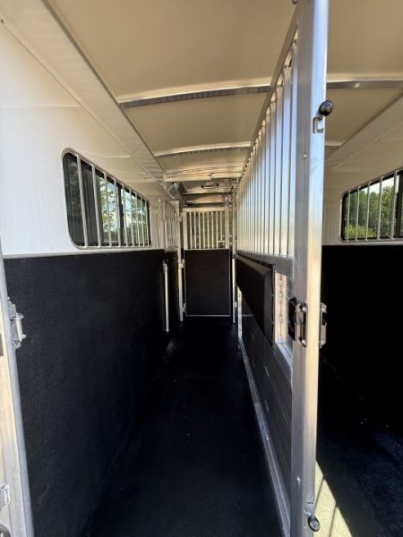 New 2027 Cimarron Trailers Norstar 2+1 Warmblood Horse Trailer