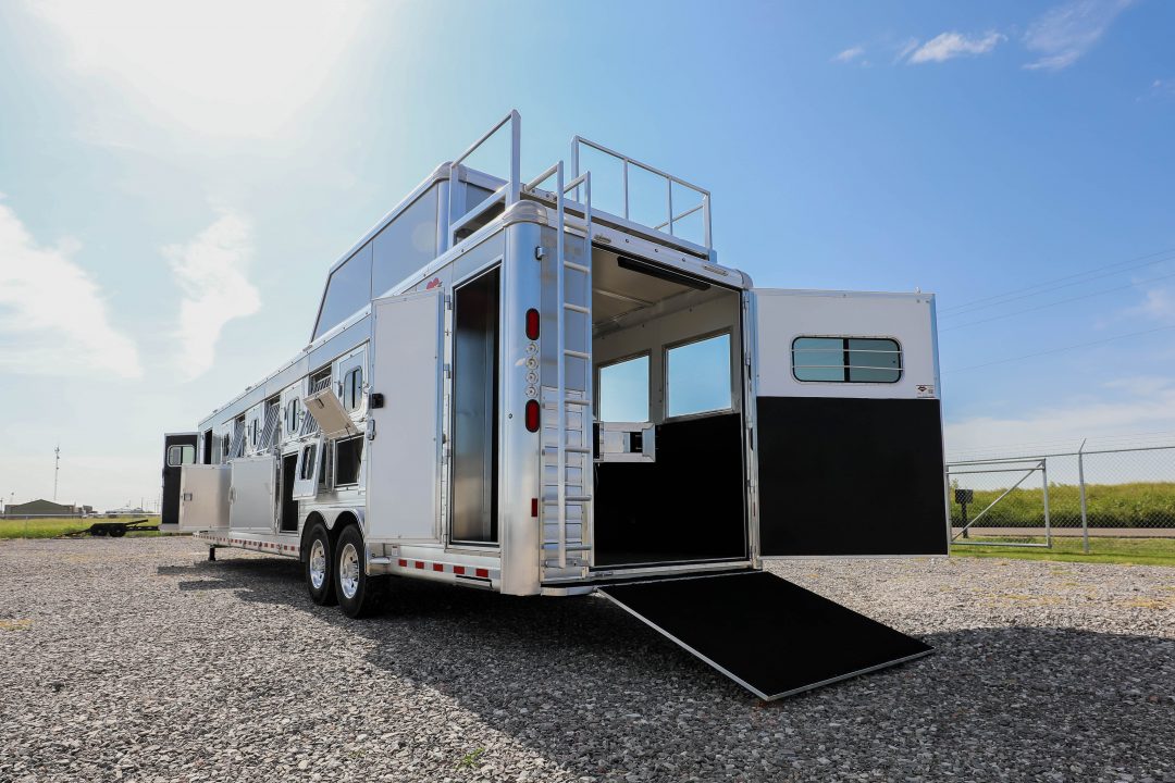 New 2027 Hart Trailer T8HG SMART TACK XL Horse Trailer