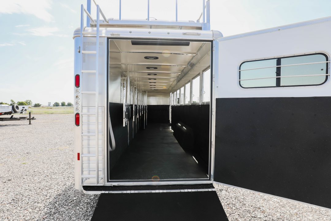 New 2027 Hart Trailer T8HG SMART TACK XL Horse Trailer