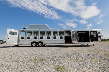 New 2027 Hart Trailer T8HG SMART TACK XL Horse Trailer