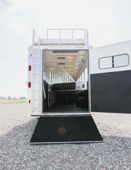 New 2027 Hart Trailer T8HG SMART TACK XL Horse Trailer