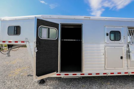 New 2027 Hart Trailer T8HG SMART TACK XL Horse Trailer