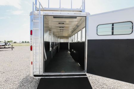 New 2027 Hart Trailer T8HG SMART TACK XL Horse Trailer
