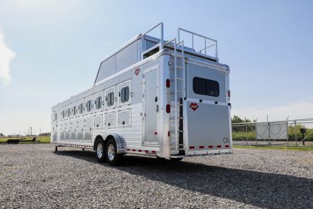 New 2027 Hart Trailer T8HG SMART TACK XL Horse Trailer