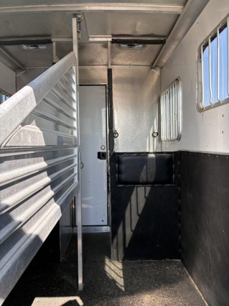 Used 2005 Featherlite Trailers 2H Straight Load BP Horse Trailer