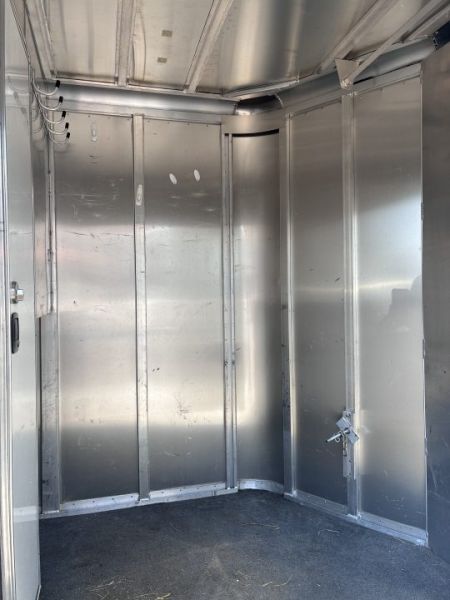 Used 2005 Featherlite Trailers 2H Straight Load BP Horse Trailer