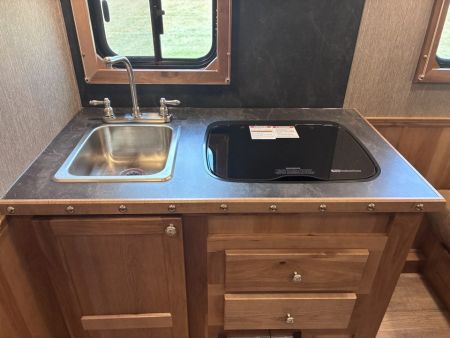 New 2027 SMC Patriot 3H 9'LQ Horse Trailer